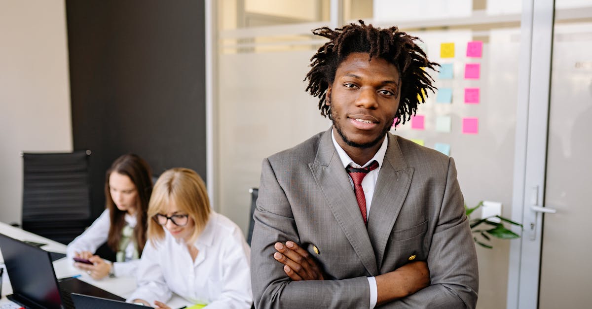 découvrez les compétences essentielles en management pour diriger efficacement une équipe, motiver vos collaborateurs et atteindre vos objectifs professionnels avec succès.